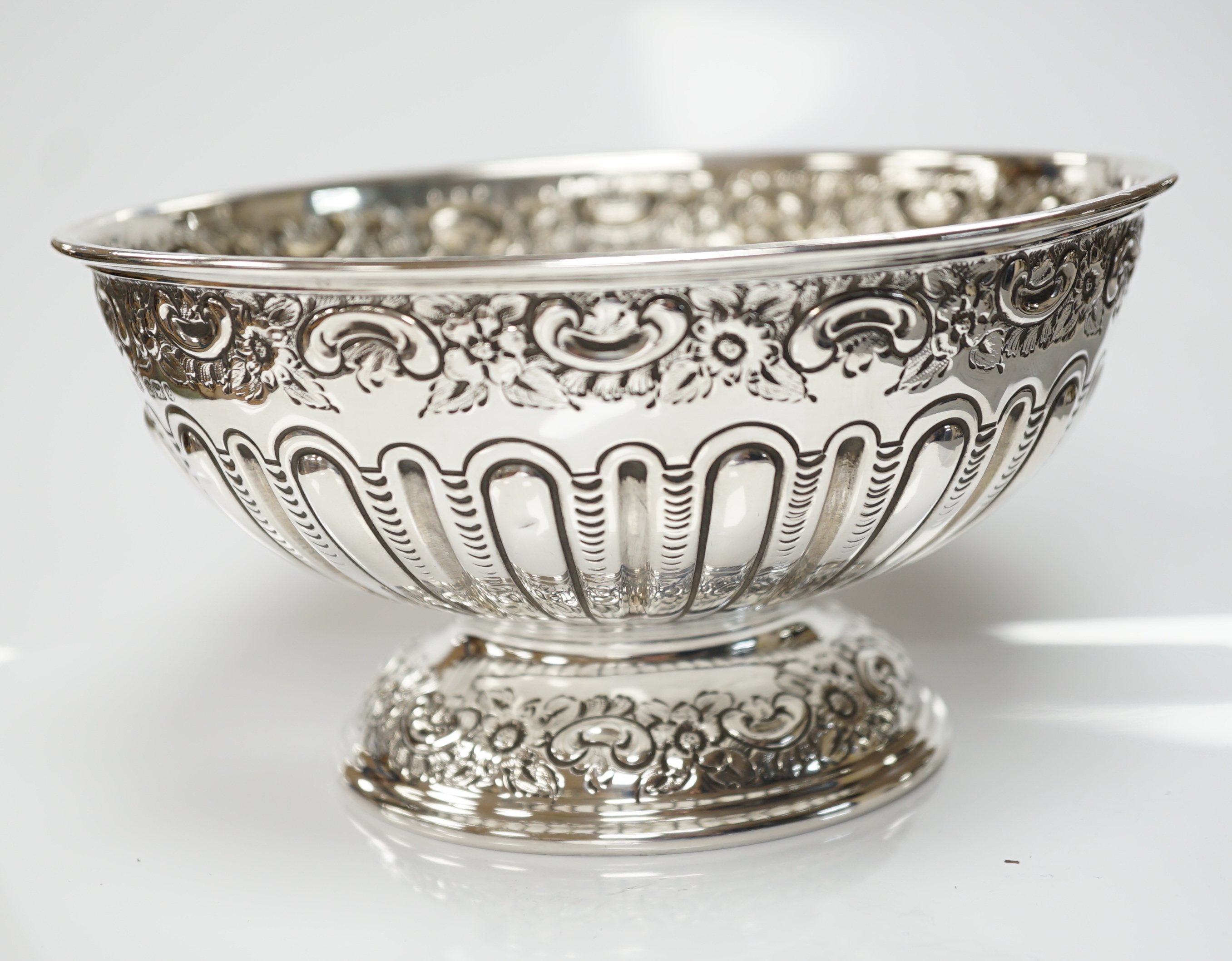 A late Victorian repousse silver small rose bowl, James Deakin & Sons, Sheffield, 1897, diameter 16.6cm, 7oz.